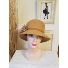 Mujer&apos;s August Brand Bucket Style 100% Tan Wool Hat with Velvet Leaves   eb-55299835